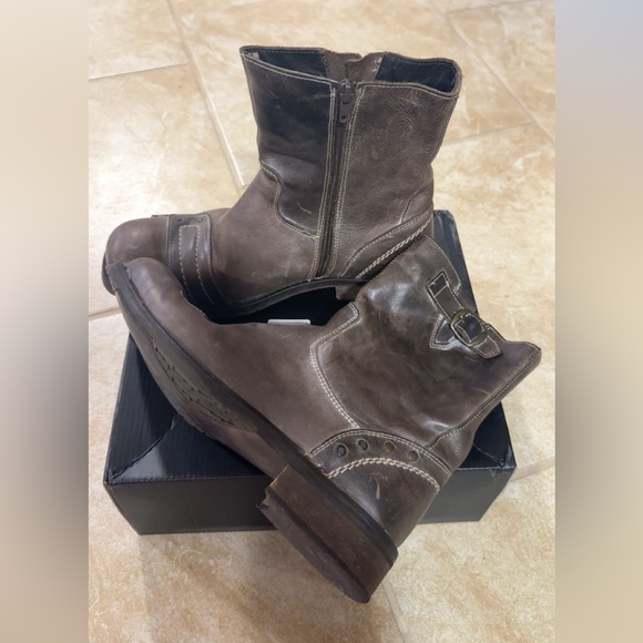 Bullboxer Other - BullBoxer Boots